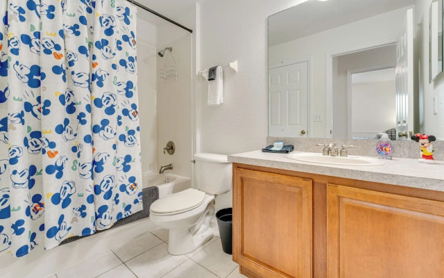 Pool, Hot Tub & Theatre Access: Kissimmee Gem
