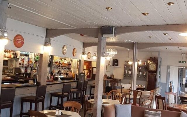Harbour Moon Inn
