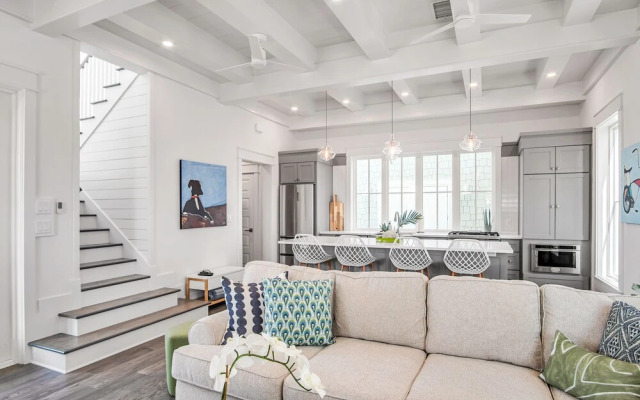 Isle of Dogs 205 Fiv-b