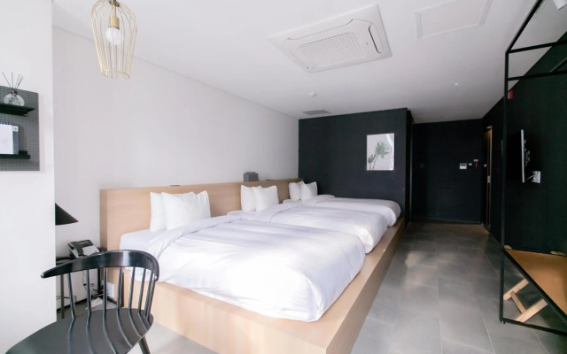 Gangneung Boutique Hotel Bombom