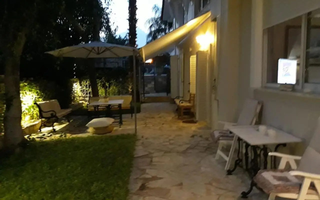 Luxury Country House in Kalamata / SP