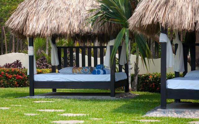 Artisan Family Hotels And Resorts Playa Esmeralda