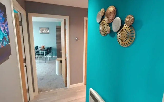 2BR Stunning City Centre Apt