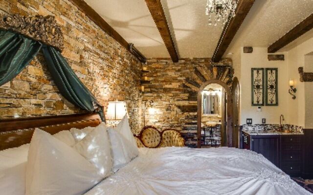 Storybook Riverside Inn