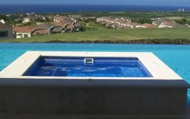 Villa Vuemont - Peaceful 3 Bedroom Villa With Pool