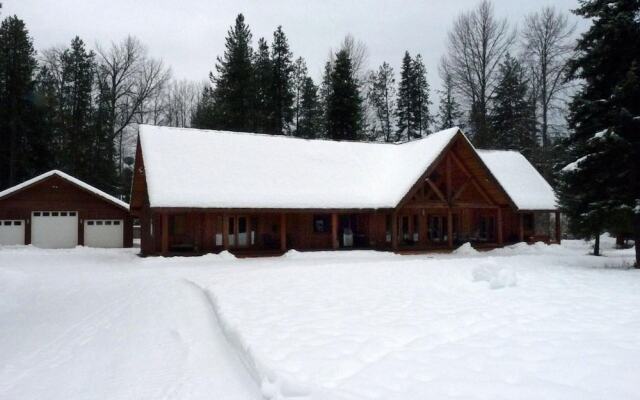 Serenity Pines Lodge in Shugart Flats