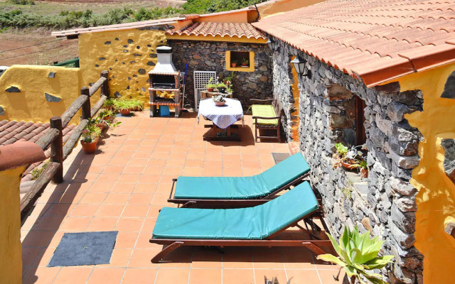 Apartment in Moya with terrace