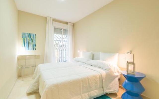 Gr0-Quiet Apartment, Private Backyard, Walk To Old Town