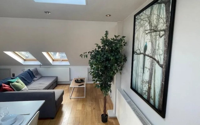 Modern Two Bedroom Apartment in Fulham by Sojo Stay