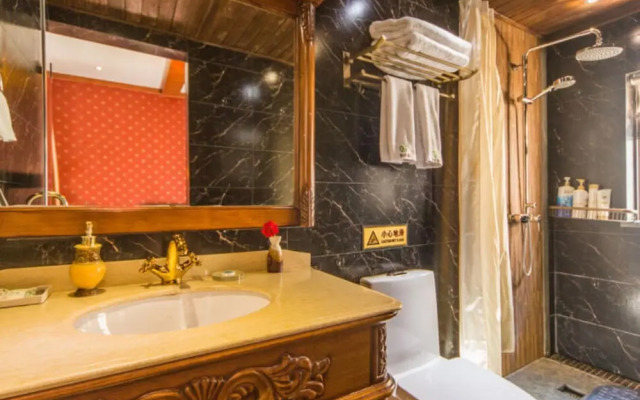 Floral Hotel · He Lu Ju Lijiang