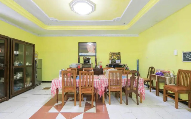 Wallet Family Residence Syariah by OYO Rooms