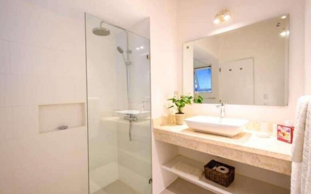 Sunny Vacation Villa 26