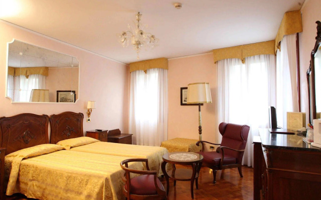 Pensione Accademia - Villa Maravege