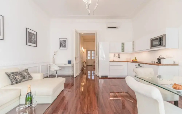 Music Academy Bedroom Suite Café Vian Apartman Kft