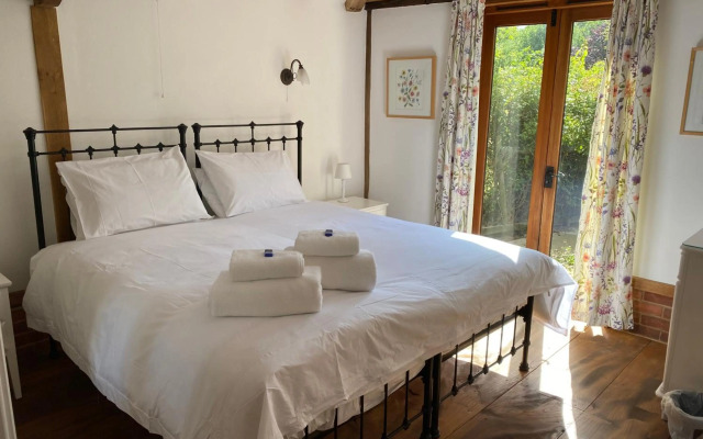 Brundish, Suffolk Barn, 2 Bed Idyllic 6 Acres