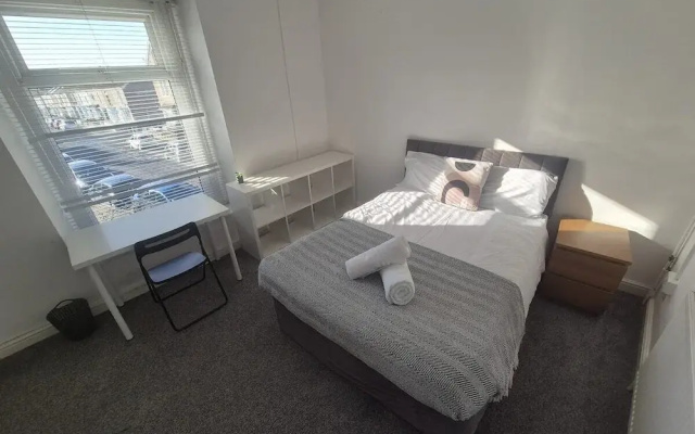 City Centre 6-bed Swansea Getaway