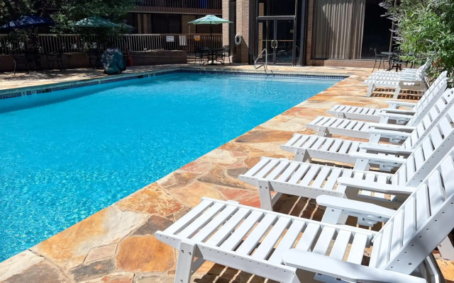 MCM Elegante Hotel and Conference Center Odessa