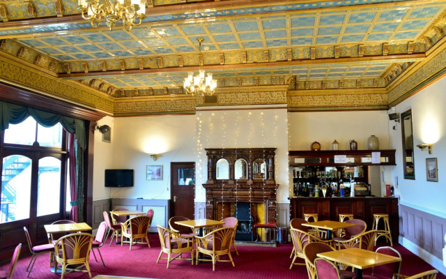 County Hotel