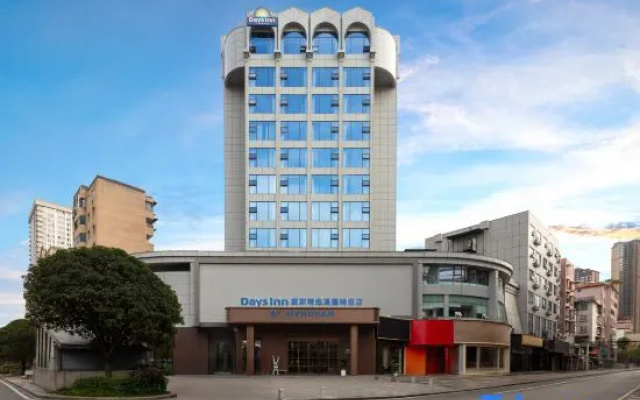 Days Inn by Wyndham (Liupanshui Wanda Plaza High-speed Rail Station Branch) – Exterior – Liupanshui