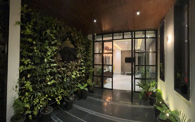 Hotel Lunar Stays