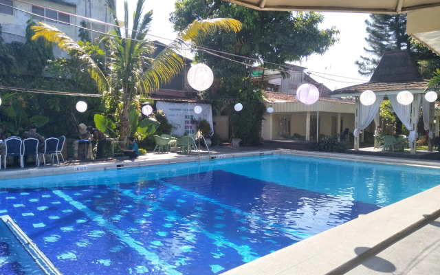 Hotel GRAND ROSELA Yogyakarta