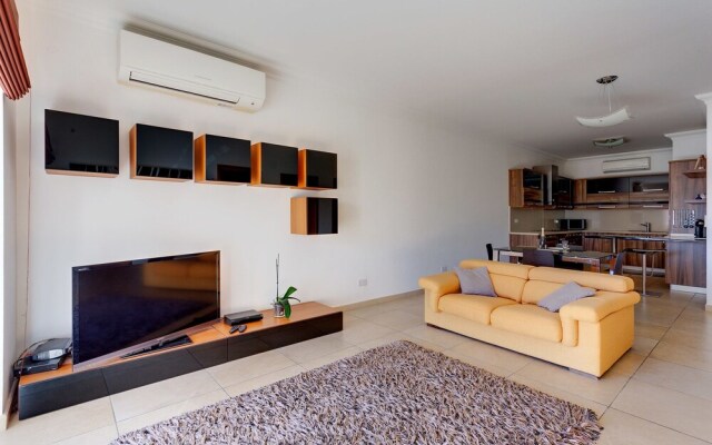 Fabulous Apartment With Pool, Upmarket Area