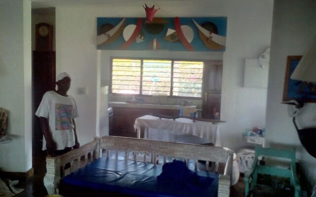 Beach Front Nicky Villa - Watamu Beach