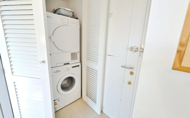 Skol 302 Super One-bedroom Duplex with Sea Views