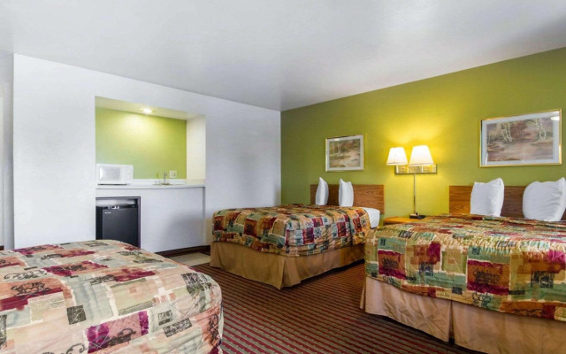 Econo Lodge Madison East