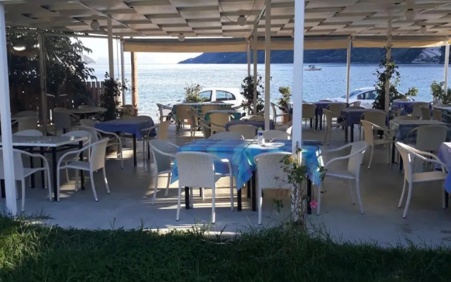 Menes Hotel