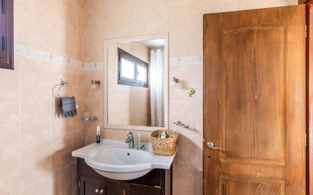 Graceful Villa in Raches Fthiotidos With Patio