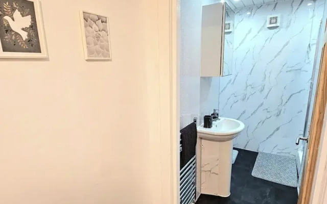 Spacious Haven with Free Parking