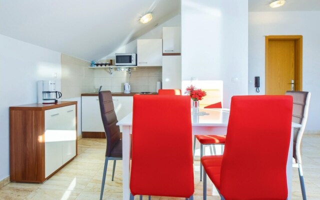 Nice Home in Podstrana With Wifi and 2 Bedrooms