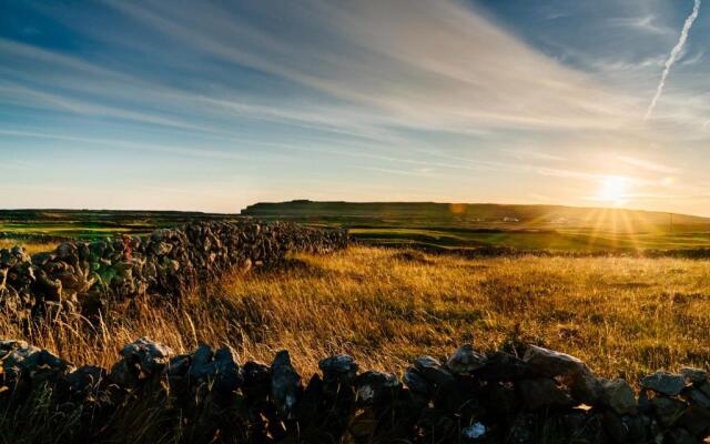 Aran Walkers Lodge