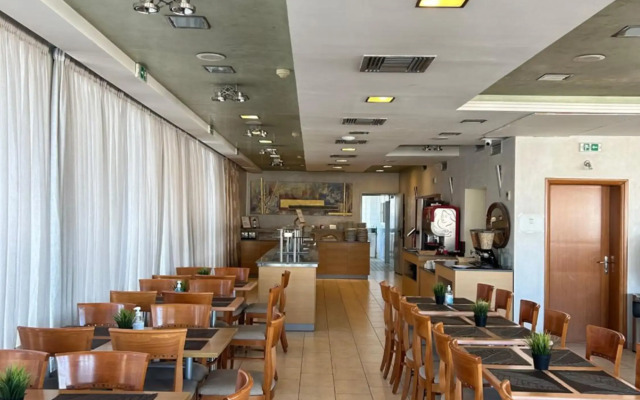Golden City Hotel