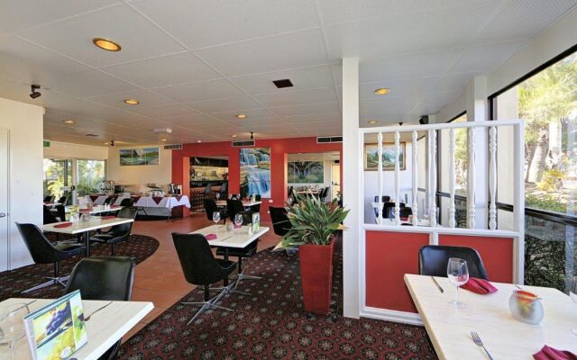 Smart Motel Bert Hinkler