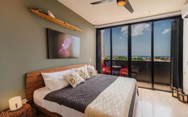 Centrally located gem - sunset views/rooftop pool 2BR/2Bath