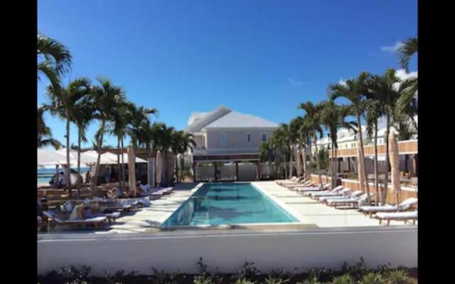 White House - Exclusive Luxury Beachfront Villa - Private White Sand Beach