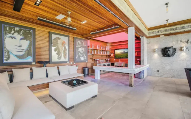 Villa Kaleida - Sleek Modern Sunset Villa With Eclectic Style & Infinity Pool