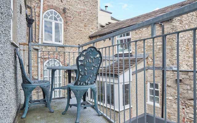 Host Stay Rosedale House