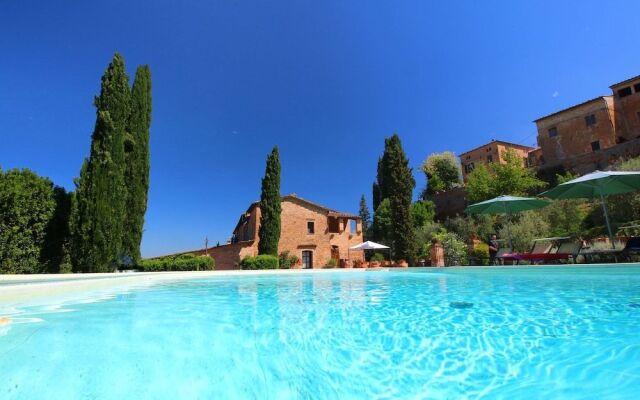 Luxurious Farmhouse in Montalcino with Pool