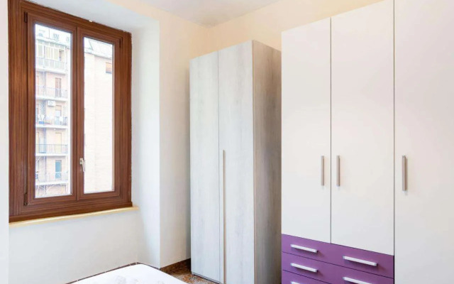 Dante Subway Apartment