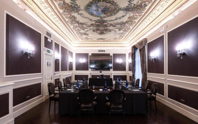 Catalonia Las Cortes Hotel