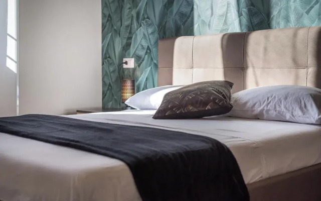 Rome Termini Caesar Coulour Suite
