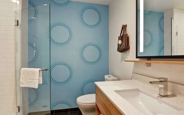 Tru by Hilton Middletown