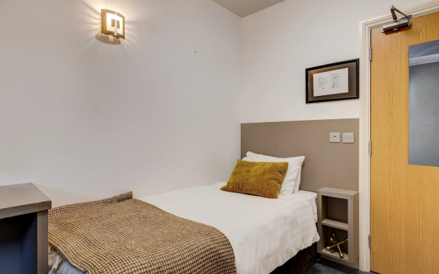 Belvilla Ilford Station Hotel, 4 min from Elizabeth line