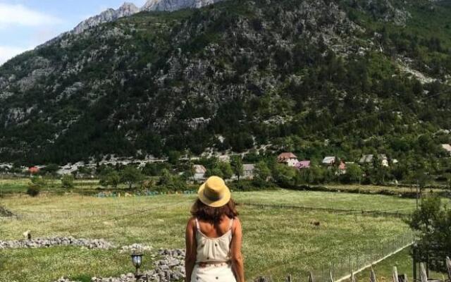 Bujtina Tinari Theth