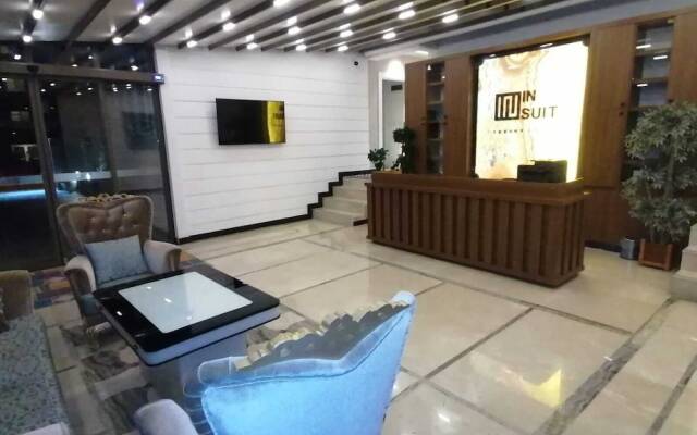 In Suit Luxury Hotel