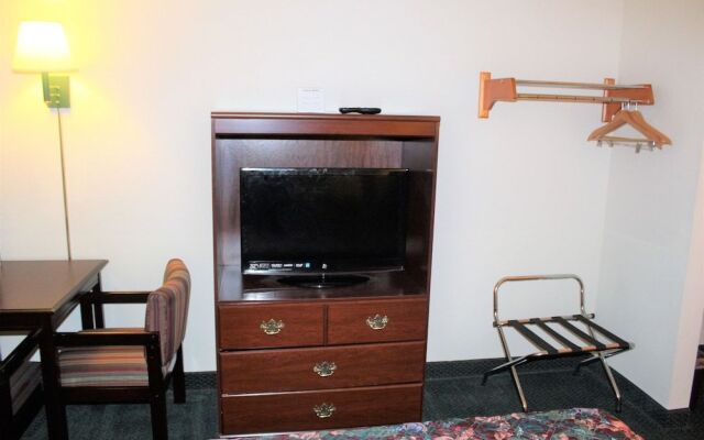 AmeriVu Inn & Suites - Cumberland