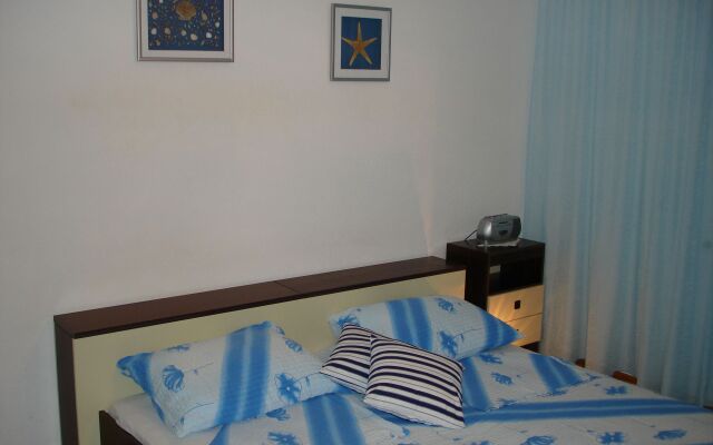 Holiday house Boris - close to the sea with parking: Slatine, Island Ciovo